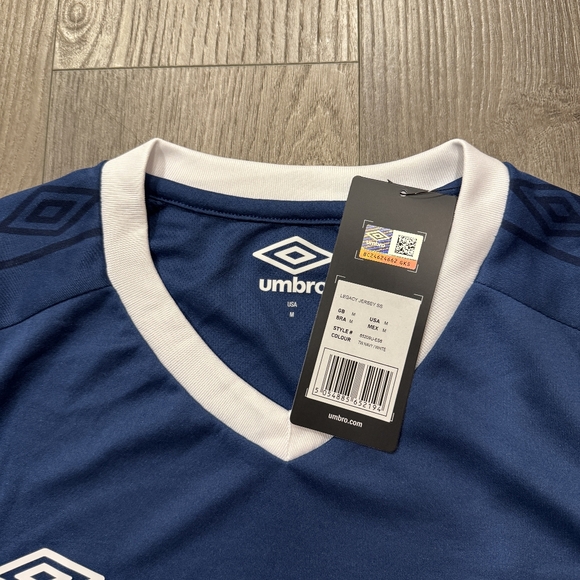 BNWT Umbro Men Legacy Soccer Jersey Blue/White Size Medium Football Plain Shirt - Picture 4 of 4